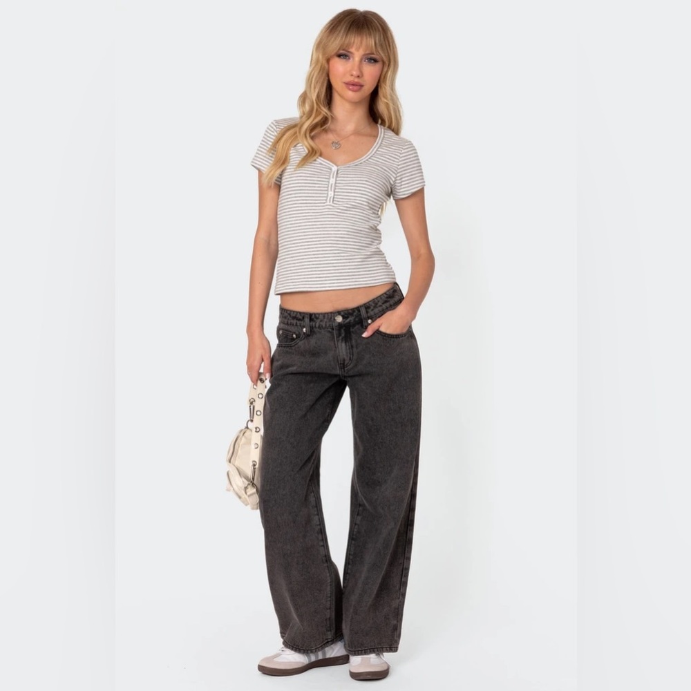 EDIKTED Petite Raelynn Washed Low Rise Jeans